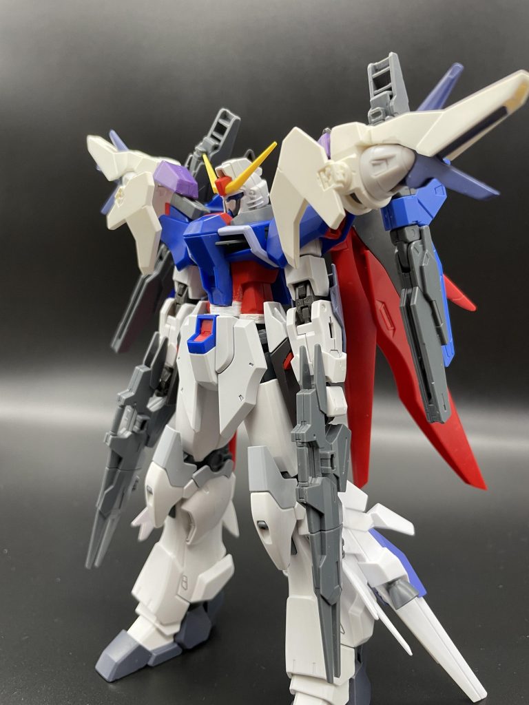 塗装前の状態です。スカイのウイングはデスティニーの肩パーツに接着しています。