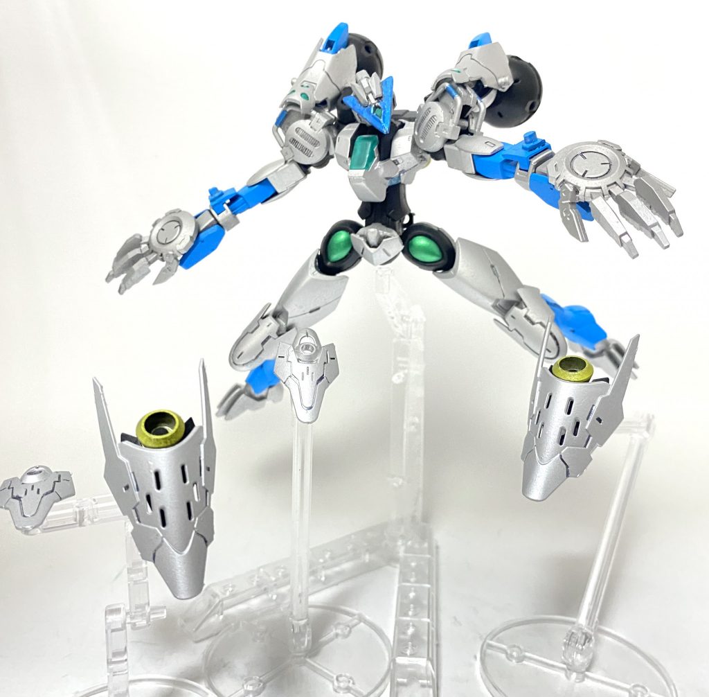 バックショットと、特殊兵装として四基のビットも。見た目的にもそれっぽいか