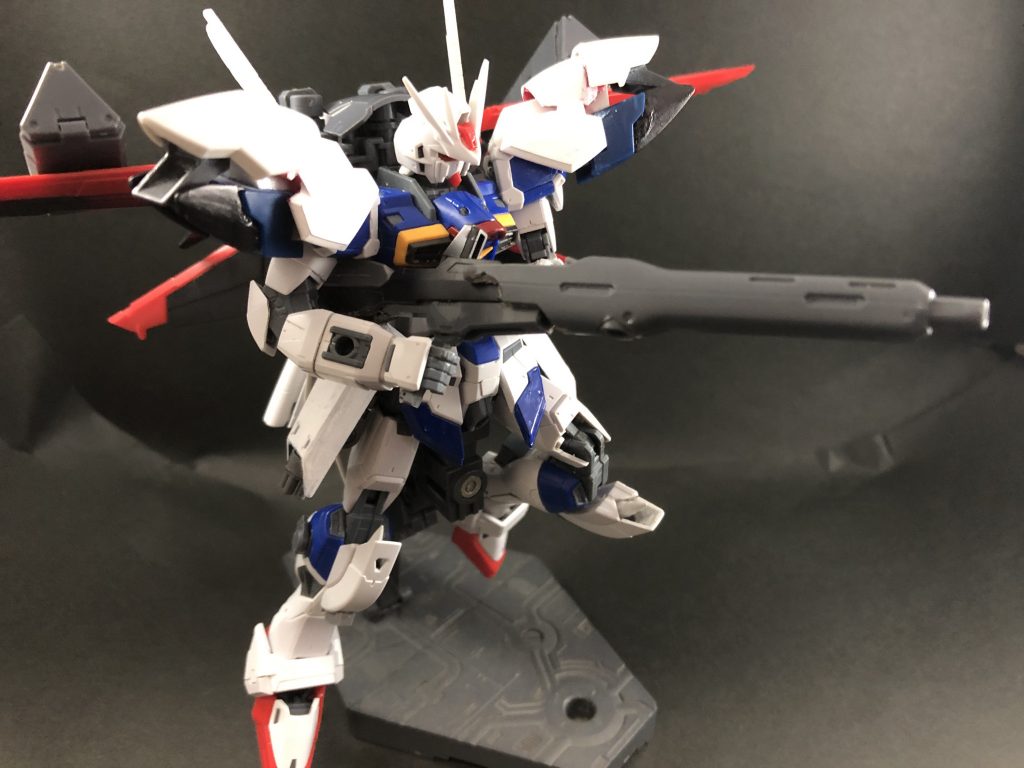 ガンポッドライフル。ゼータのビームライフルとガーベラテトラのビームマシンガンをくっつけました。グリップとセンサーは折り畳み式、銃身は若干伸びます。後端にはEパックを装備し、ガンポッドっぽく弾倉交換します。