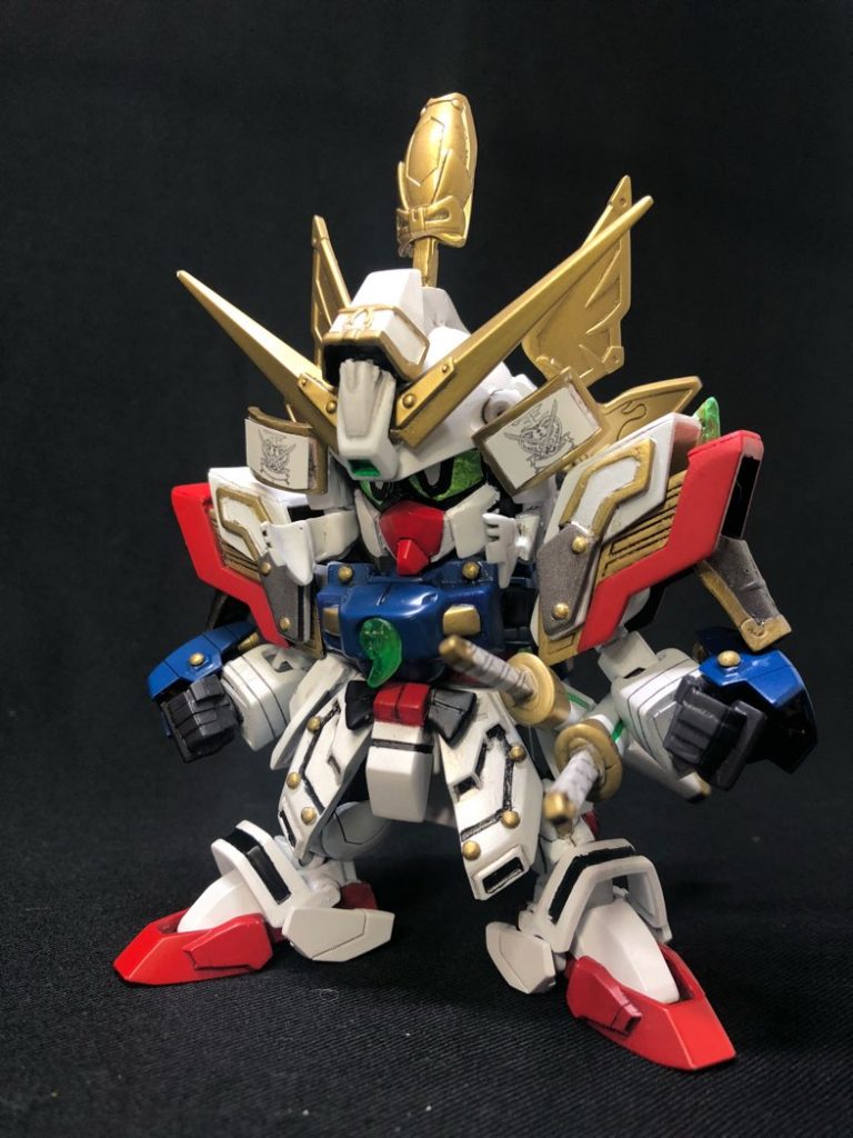 各部を変形させて[超越之型](スーパーモード)！閃光丸が感情の爆発によって鎧を変化させた姿。蓄積された光の闘気を解放し、飛躍的に能力が強化される。後に明鏡止水の心を会得し、穏やかな心のまま発動することが可能となった。シャイニングといえばやはりスーパーモード！頭部を再現する(タテガミ、マスクの変形)のが今回最大の難関でしたが、なんとか形にできました。感無量。そしてここで注目して頂きたいのが、兜の吹返(ふきかえし•耳のような部分)！紋様がキングオブハートのようですが、実は…和風にアレンジしております！82meオリジナルですよー！(がんばったけど伝わりにくい部分)