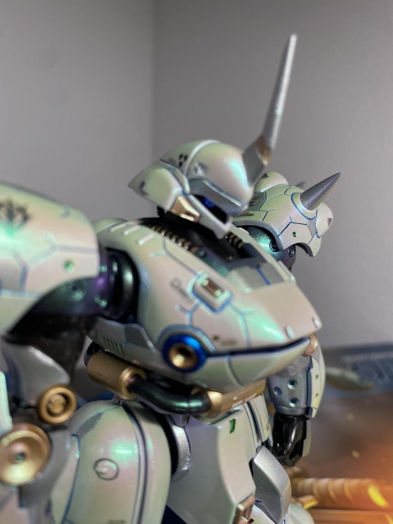 目が動くので、睨む感じも出来ます。