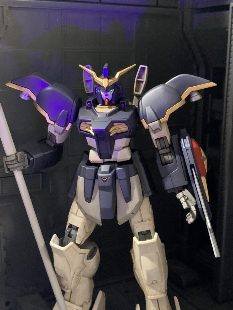 ツインアイは蛍光塗料で塗りましたので、ブラックライトで光ります。