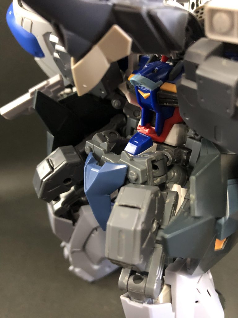 この状態でもコクピットは展開可能。