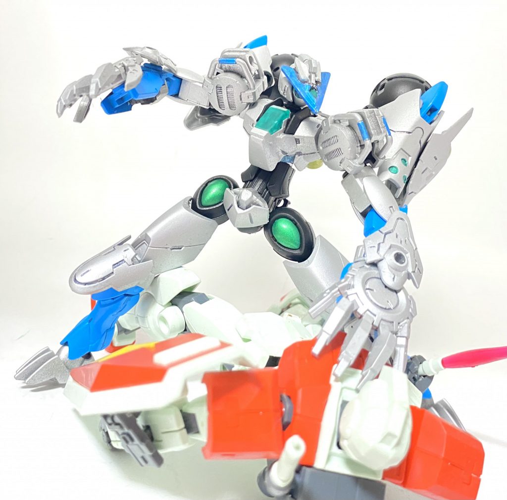 オリジナルがブレードに対して、主要武器は両手のクローに。作品は違うけどバルバドスルプスレクスっぽいかも