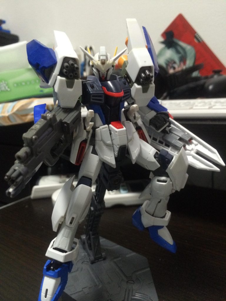 肩の一部を試しに塗装。塗装前の方が良かったかな…