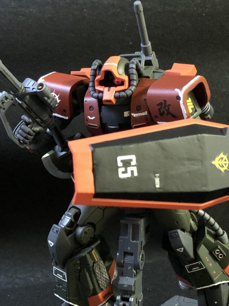 ガンダムシールドをパテで埋めました、少しでこぼこしてる💦