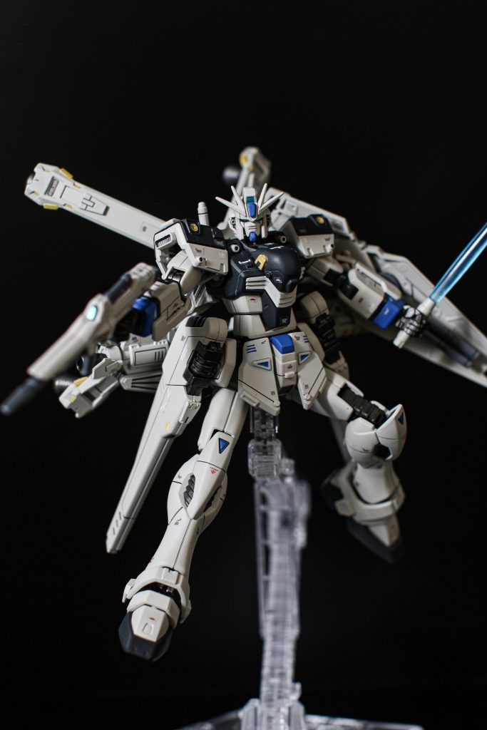 ビームサーベル、ビームランチャー、ヴェスパーと盛り盛りな感じが自分的に好みです。