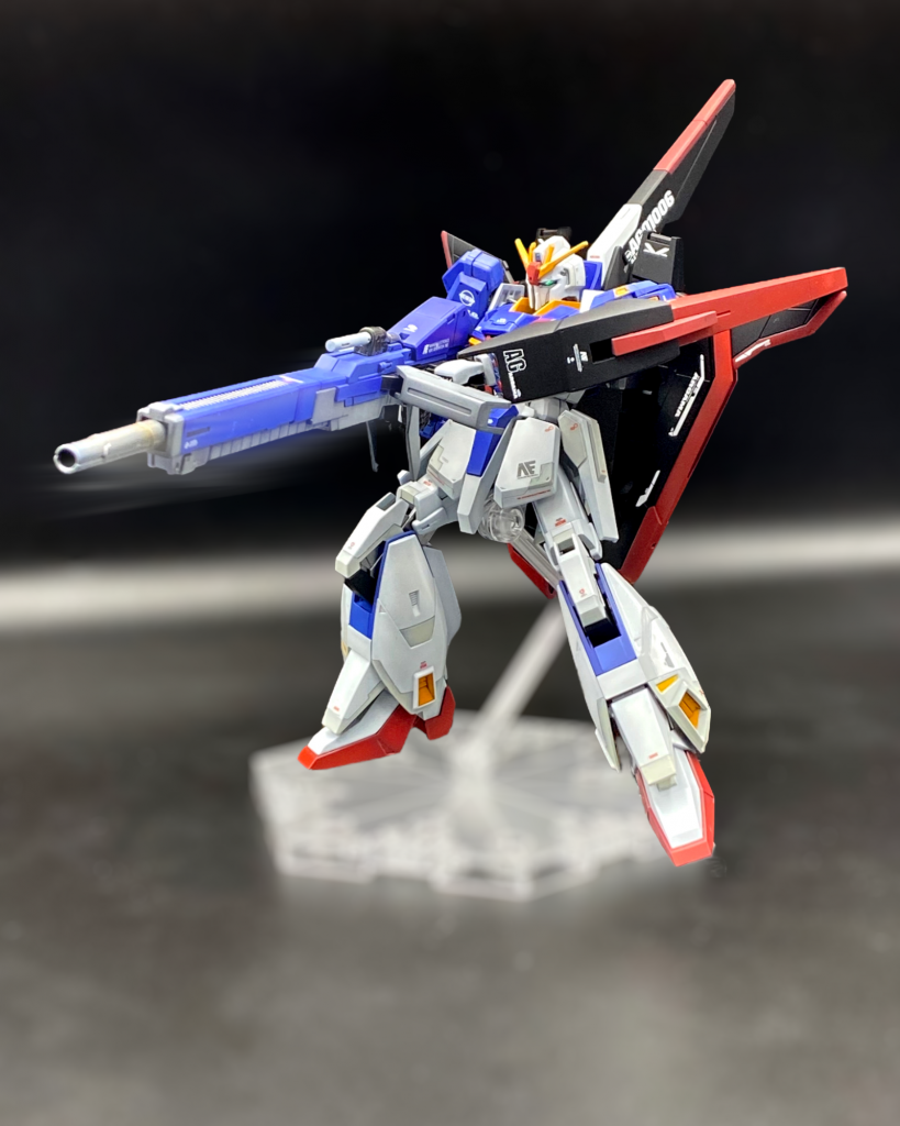 メガランチャーはキットに付属しているのですが、まともに構えられないので、システムウェポンセットをハンドパーツ目当てで購入。折角なので銃身もシステムウェポン版にしました。