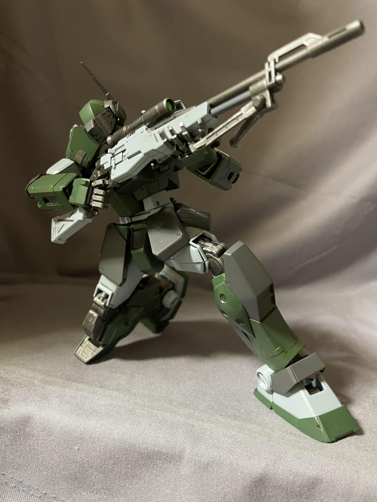 当たり前ですが、このキットよく動きます!まさか、ガンプラでこんなポーズがとれる日がくるとは…感無量です😭