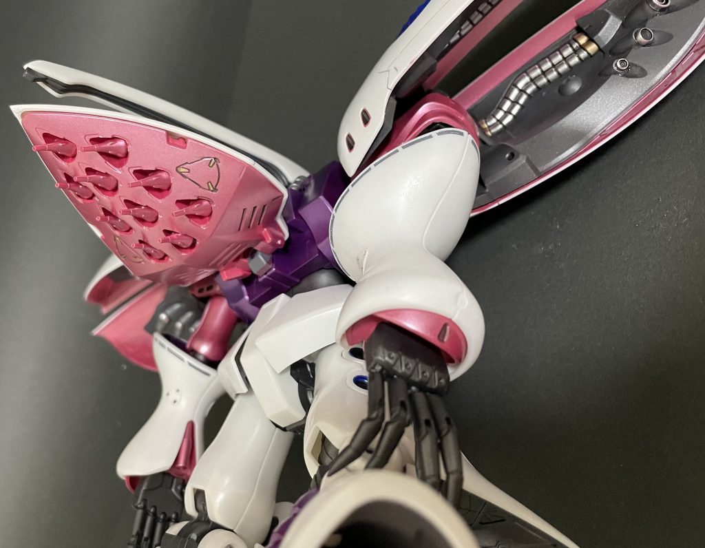 エロティシズムすら感じてしまうこのバックスタイル…永野護イズムがたまりませんね🤤