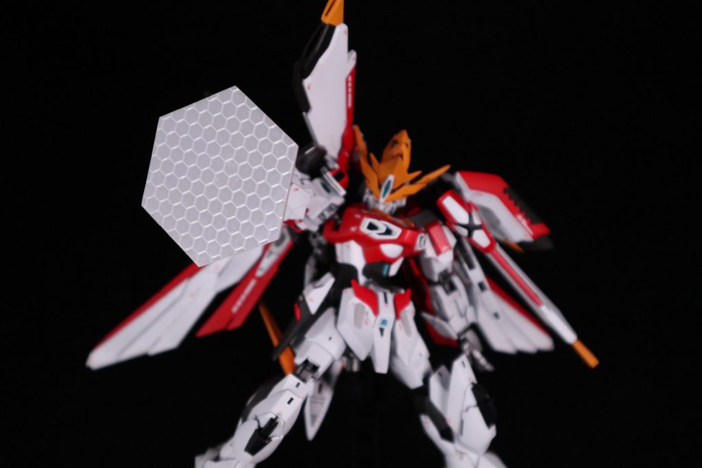 防御壁。コレも平手から。背中のシールド?あれは飾りだ。もしくはヘルメット。