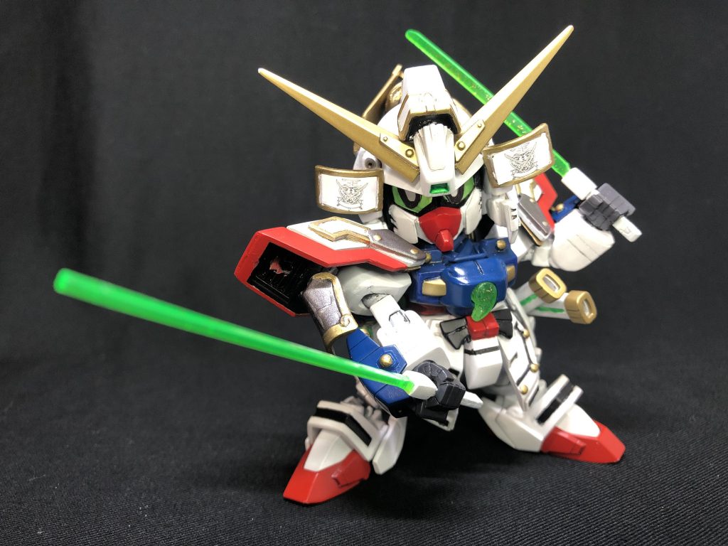 頰面(フェイスカバー)を開放し[戦闘之型](バトルモード)へ。呼吸の制限から解放され、鎧装着時でも軽装と同じく軽やかに動く事が出来る。[閃光刀](ビームソード)光の闘気で刃を形成した特殊な刀。普段は光亜乱太に格納されている。光の闘気の性質(邪気を祓う)を活かし、魔星の邪気により傀儡となった兵士の体を傷付けず、その邪気のみを斬る事も可能。