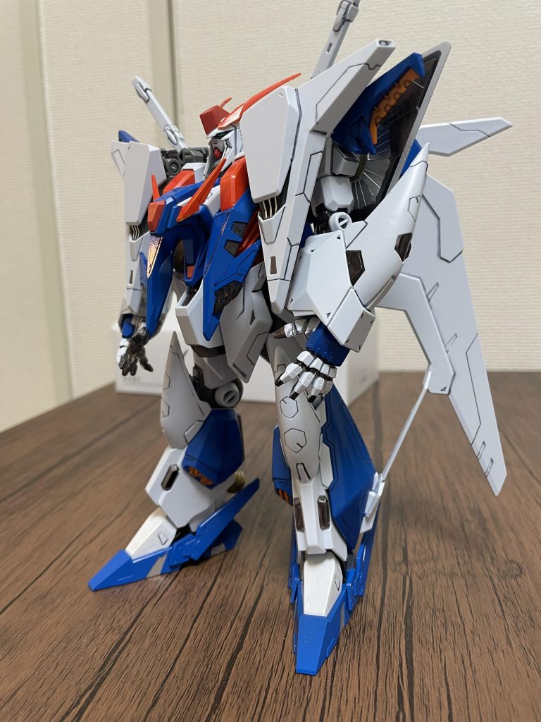 イメージはGUNDAM FIX FIGURATIONのクスィーのカラーで考えて、黄色いパーツはオレンジ、青は映画版よりも明るく、ゼータ系みたいなイメージでやってみました！何気に初のスプレー塗装！綺麗にできてうれしかったです！