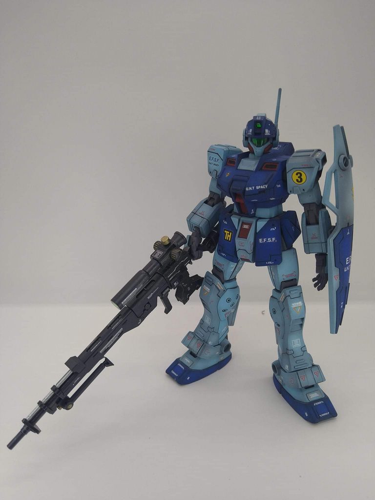 既存キットに多少のスジ彫り、プラ板装飾をしています。