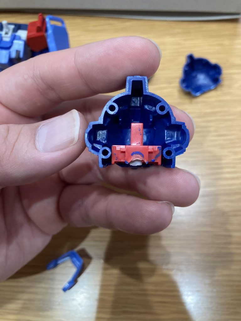 このあと詰め物して接着