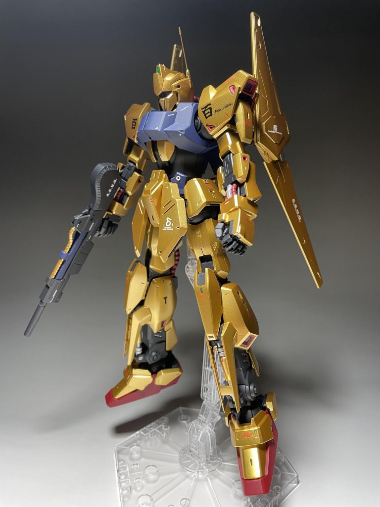 金塗装ですが、下地は普通のグレーサフにガイアのスターブライトゴールド。トップコートにクレオスのスーパークリアーⅢをヌメッと吹いた後、ギラギラし過ぎだなと感じたので、軽く遠目に砂吹きして半光沢位に寄せてます。