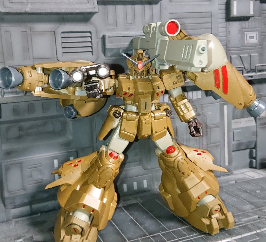 ２連ビームキャノンとバックパツクの大型ビームキャノン胸部及び膝の追加装甲・脚部スラスター追加・バックパック換装