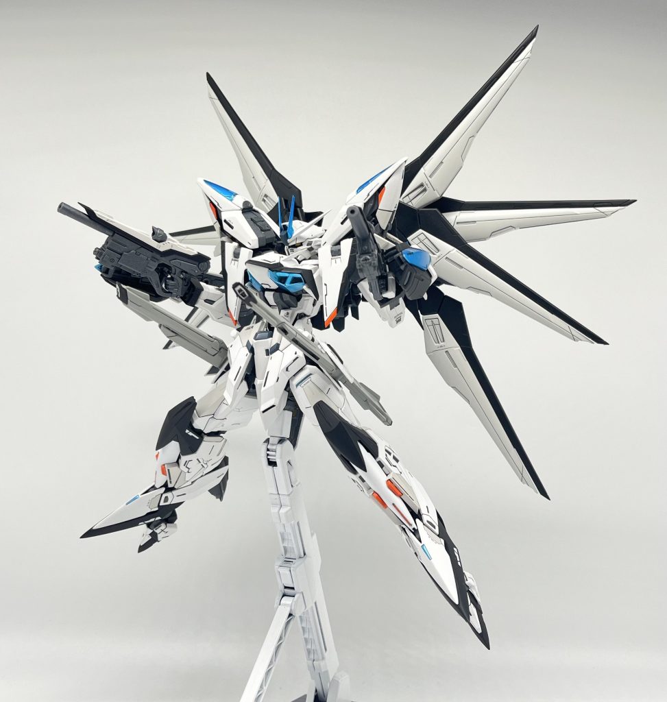 ちょいポージング 元々動かしづらいうえレールガンで足が開けないのでさらに悪化😅