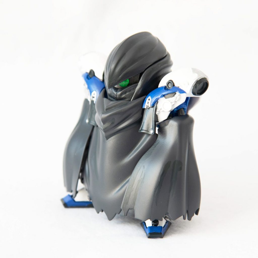 モノアイ形態です。ガンダムの目が透けるようにクリアパーツ使用したのですが、全然透けませんでした（笑）