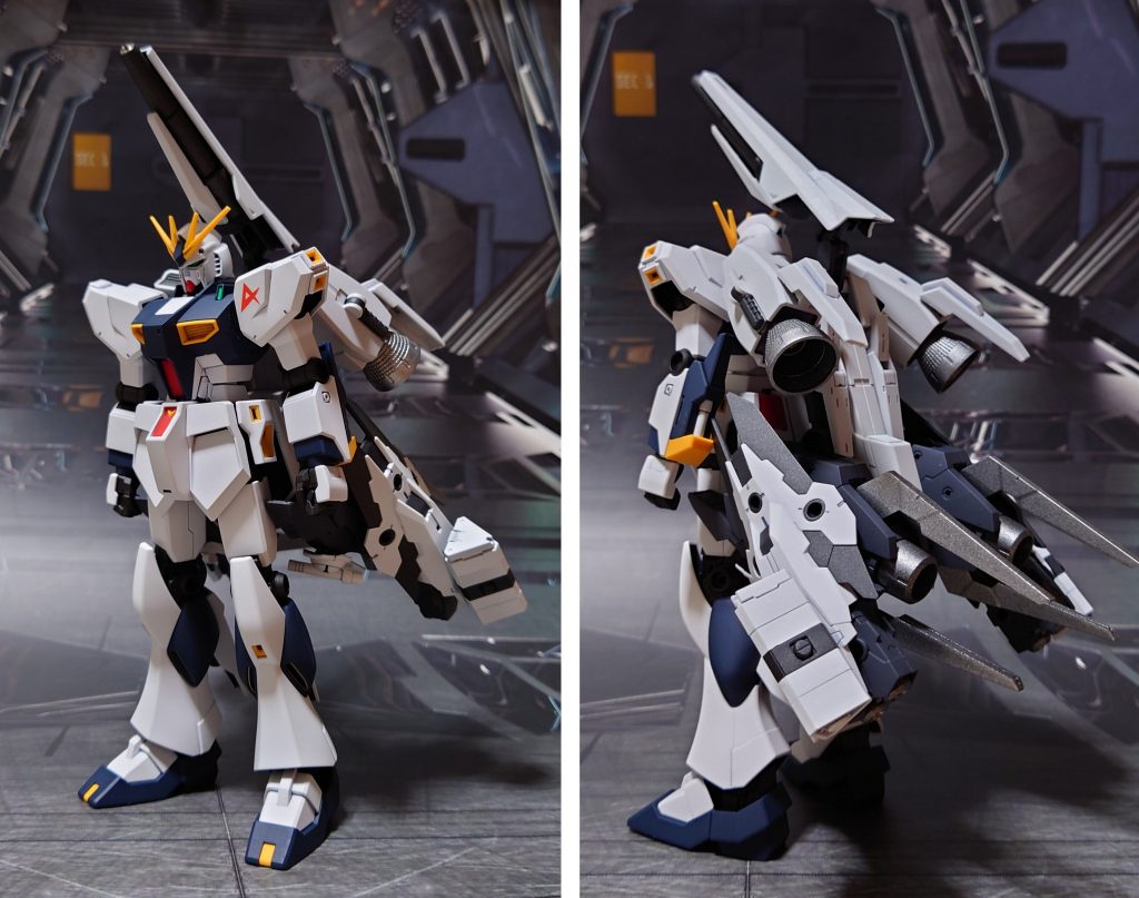 ドッキング状態の前後ろ。今回のモデル、EG νガンダムはドッキング状態での自立可能でした。