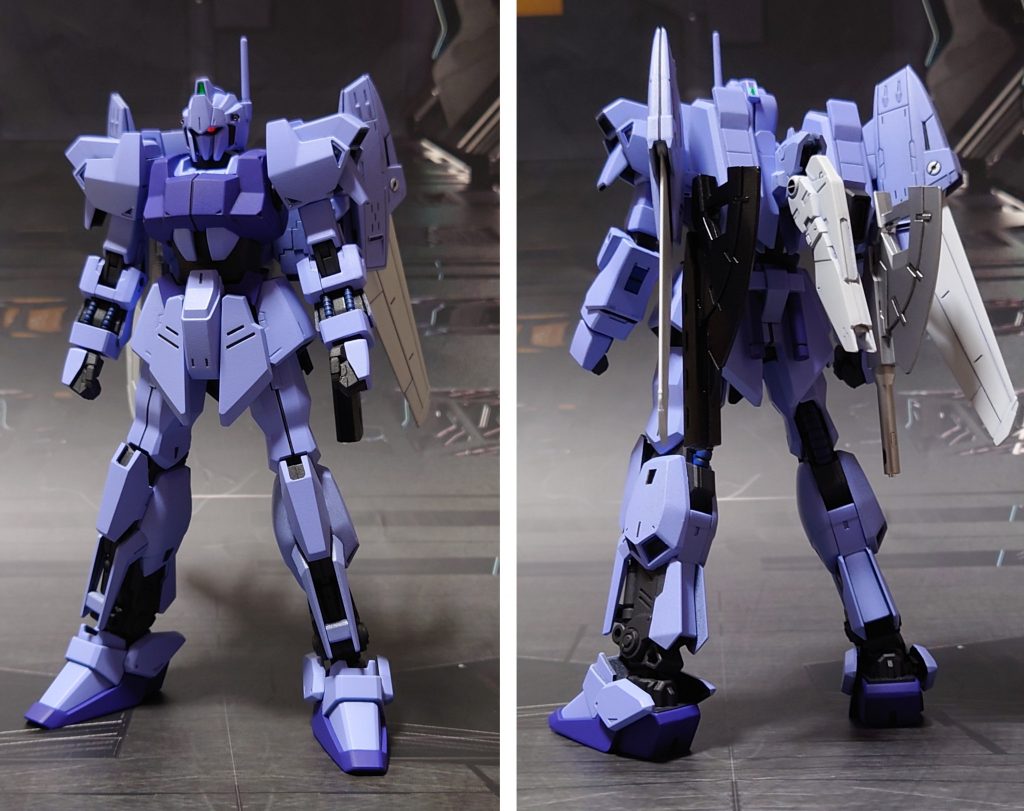 霹紫貴の前後ろ。■塗装レシピ薄い紫:黒サフ→ラベンダー→つや消し濃い紫:黒サフ→パープル→つや消し青:黒サフ→コバルトブルー→つや消し黒:黒サフ→MSグレー連邦系→つや消し白:白サフ→MSホワイト→つや消しガンアックス銀:黒サフ→シルバーリーフ→光沢ガンアックス黒:黒サフ→メタリックブラック→光沢ビームサーベル刃エフェクト:根本側にMSホワイト→先端側にクリアイエロー→全体に蛍光イエローその他部分塗装、墨入れ:ガンダムマーカー各種、及びキット付属シールを使用