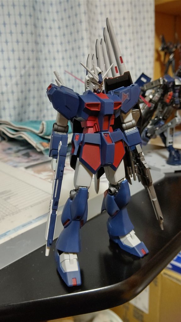 まじでサンボルフルアーマーカラーで塗りたくっただけですHGのνガンが手に入らないので、ビルドダイバーズのフェイクνウエポンを芋付けしました