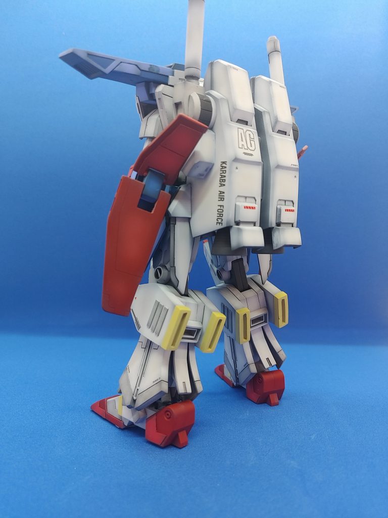 バックパックは思い切って胴体色に・・・