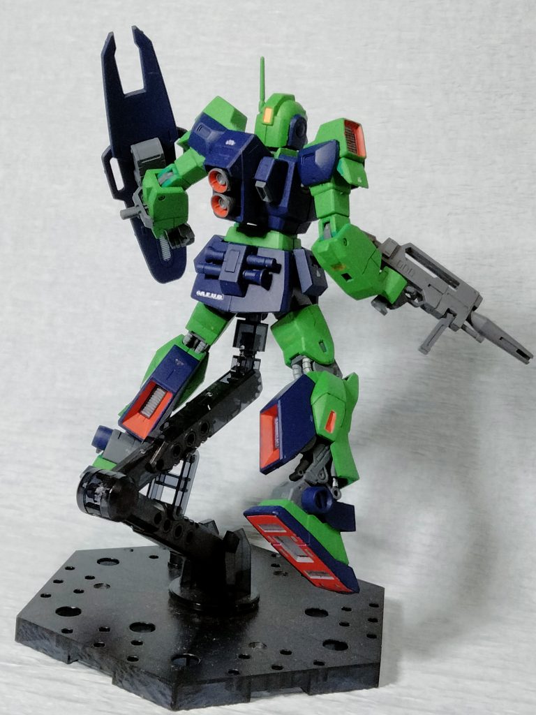 目立つ合わせ目は消しましたが、ゲート処理は甘々です。 