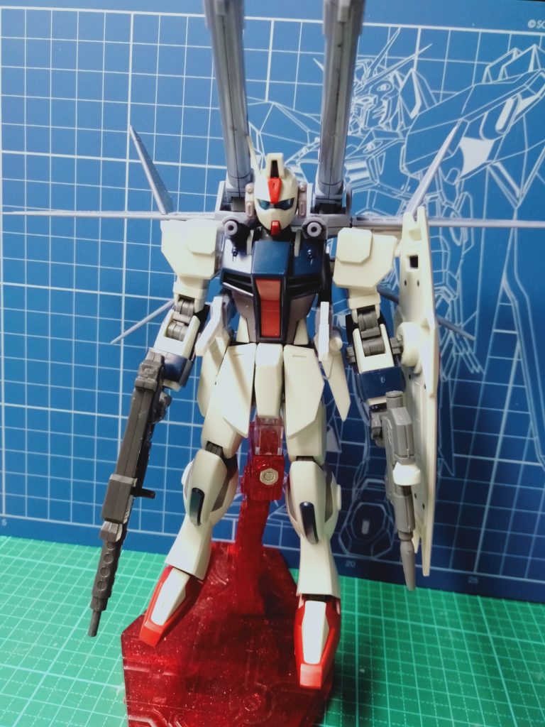 フロントMX703G ビームライフル軍の兵器改変ガイドライン71Dに準拠して試作されたシステム型ビーム兵器。ビーム兵器と実体弾兵器を共通プラットフォームで共用する事を目的に開発された、本機では右手に装備されている。M703k ビームカービン従来のビームライフルよりも小型。威力速射性に重点を置いた装備である、本機では左腕に装備されている。