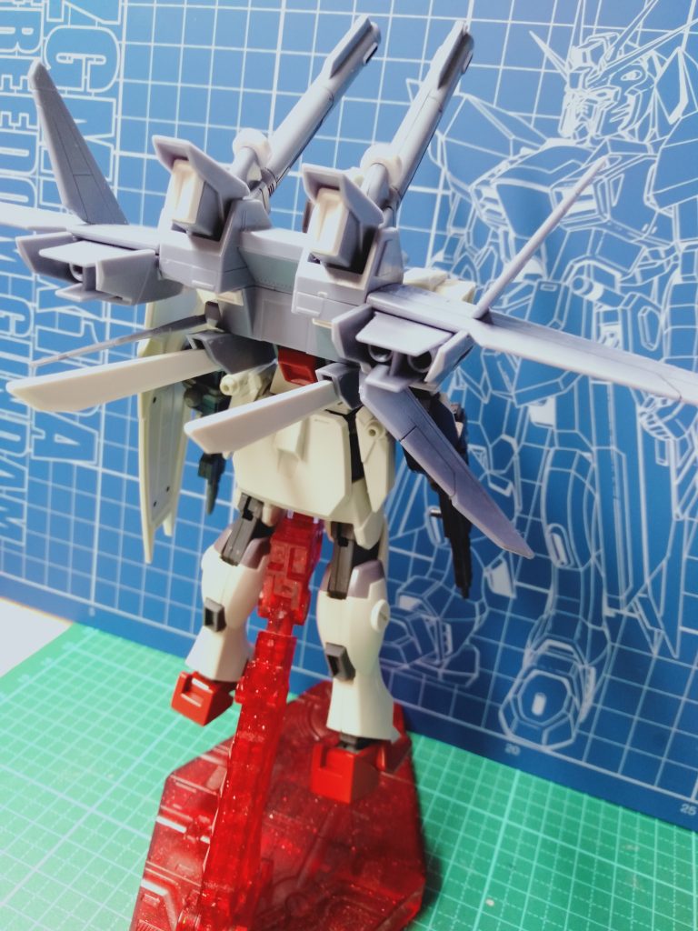 リアコンバインドシールドはオミットされており、ダガーの基本装備の対ビームシールドを装備している。