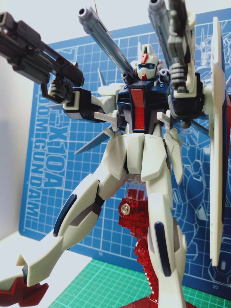 フルバースト全火器(合計10門の砲)を前方に向けて撃ついわば必殺技