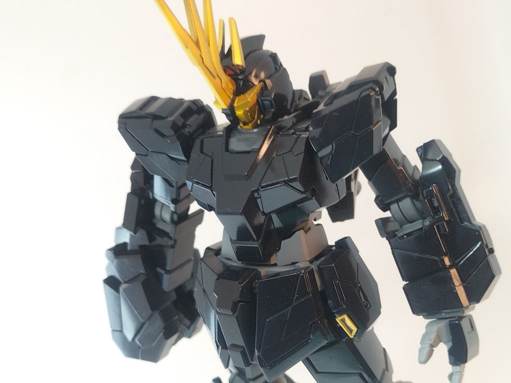 ゴールド部分にはMrカラーゴールドの上にMrカラークリアイエローを重ね塗りをしましたブラック部分にはMrカラーブルfs15044にガイアEXブラックを混ぜたものです