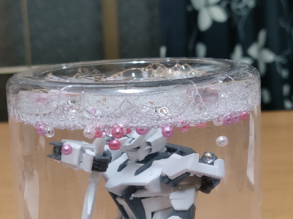 分量を誤ると気泡も余るので要注意。