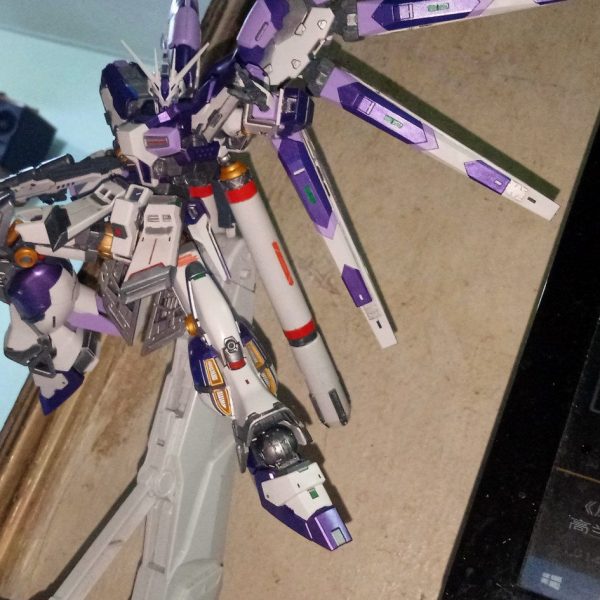 筆塗りRG HI-νガンダム