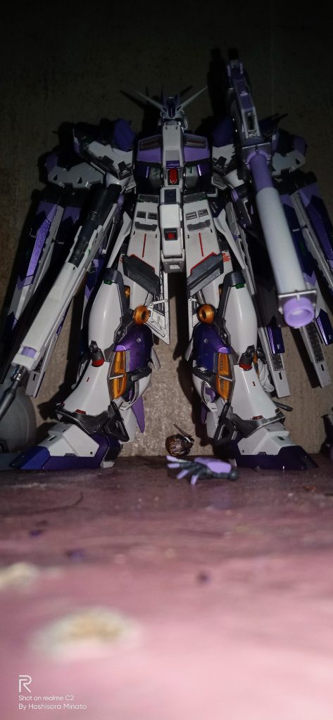 筆塗りRG HI-νガンダム–3枚目/制作者：@Hoshisora_Ch