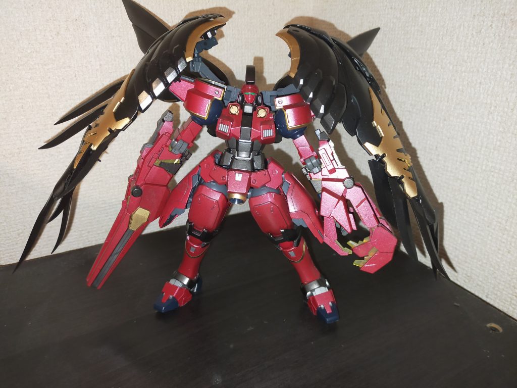 正面からですもちろん大きすぎて一人では立てません(泣)後ろのバーニアで壁に固定してます