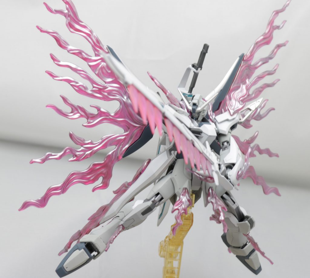 武装はBB・ライフル(バタフライバスター・ライフル)、シールド、ビームソード「ムラマサ」、カレトヴルッフ、フレイムソード×2、ビームブーメラン×2、頭部バルカン、パルマフィオキーナ×2