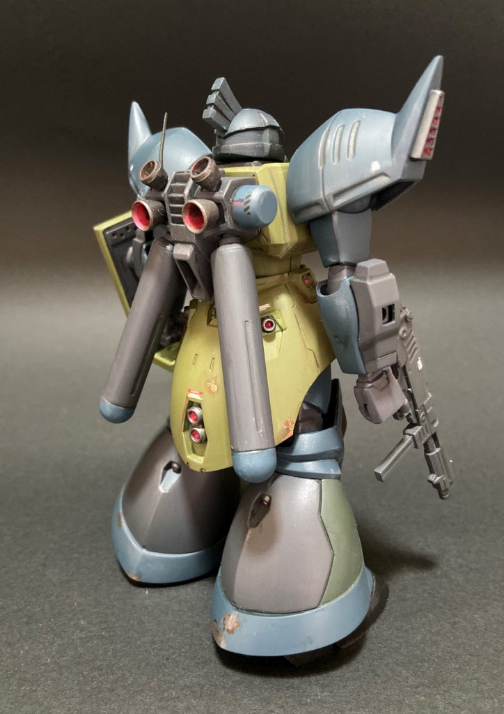 使い込んだイメージでちょこちょこと塗っていきました。