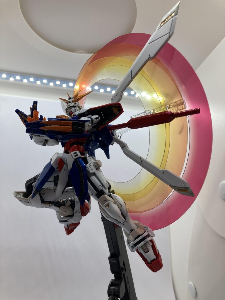 可動はすごくよかったのですが自分の場合、パチ組みじに腕の回転可動部がゆるゆるだったので少しボンドを注入して補強しています。腕以外は良好だと思います。