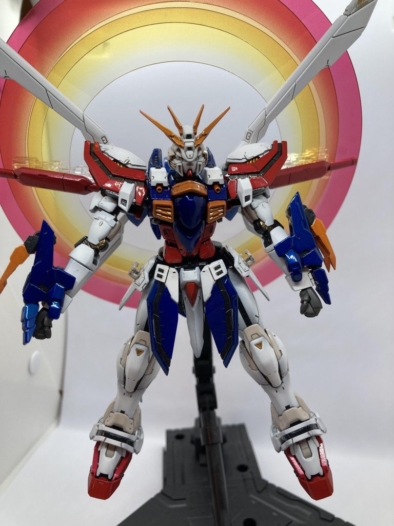 塗装は白の外装はグレー立ち上げのグラデーションで艶消し。内部フレームは黒鉄色でポイントでゴールド筆塗しています。(組んでみると数か所塗り忘れが発覚…)それ以外は整形色から少し各カラー強めに出してメタリック塗料を3割ほど混ぜて艶ありで仕上げています。ウェザリングは墨入れのみ全体的に満足いくカラーで塗れたと思っています。あと、日輪エフェクトは単体で見るとペラペラですが装着するとリアルではないですが一気にかっこよくなります。角をやすりで落としてあげるとグラデーションがもう少し自然に見えるのかな?現状デカール、武器等無しですが、先日バンシィのアームドアーマがパーツばら売りコーナーで発見したので即購入したので、アームドアーマーをミキシングで装着しようと考えています。ただ、もったいない気がしなくもないので2体目ゲット出来てからになるかな~?RGゴッドガンダムを全塗装で組んだ感想RGはパーツ数が多いので全塗装は2体目になるのですが、ディスティニーに比べると可動部が多いためかパーツが多く細かいのでこのキットの全塗装は何度か休憩したため時間がかかりました。キット自体はかっこいいし可動部が多いので気に入っていますが2体目が手に入ってもしばらくは積みプラ行きになるような気がします。 とはいえ、塗装もうまくいったので大満足のお気に入りの機体が出来上がりました。次は一番くじでゲットしたMGバルバトスで初MG挑戦する予定です。ここまでご覧いただきありがとうございました。アームドアーマ装着バージョンはいつか作りたいので完成したらまたアップします。ガンダムファイトォォッ!!レディィィィィッ!ゴォォォォォォォォォォォォッ!!