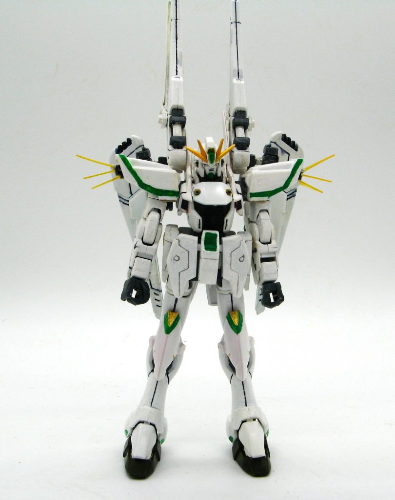 全体像です。両肩の放熱フィンはクリアプラ板を使いクリアイエローでクリア化してます。