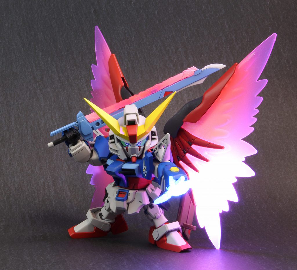 パルマフィオキーナと光の翼、各種ビームエフェクトは蛍光塗料で塗装してるのでブラックライトで激しく光ります。「アンタが悪いんだ…!アンタが…!!!」