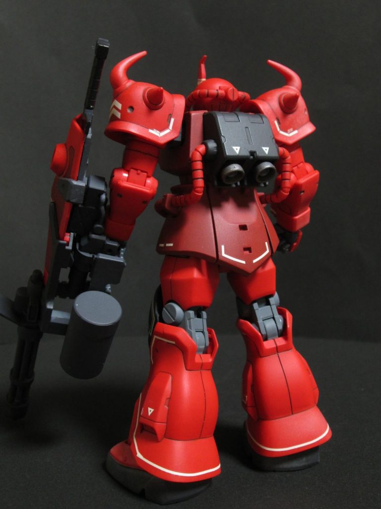 グフと微妙に違うので、裾部分のラインがズレました　^^;