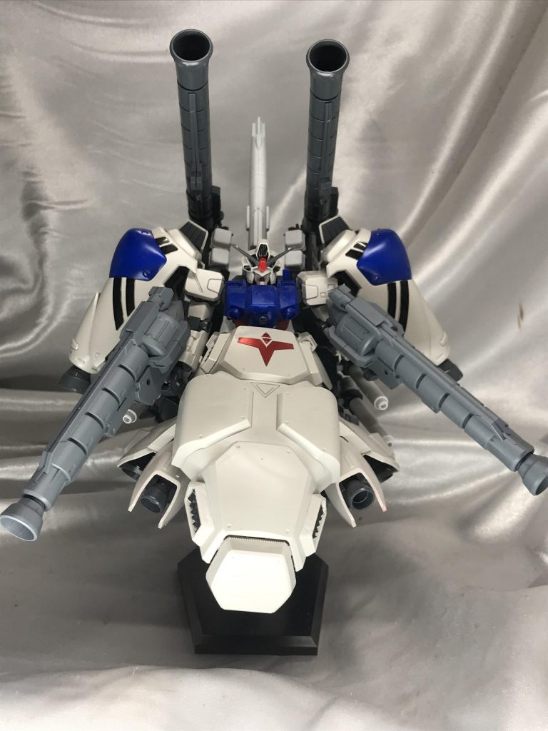 絵的に気に入っていますが前に何故盾が?ショートアトミックバズーカ二門たまらんですな。めちゃ冷却しなきゃだから前に盾がついてるということに