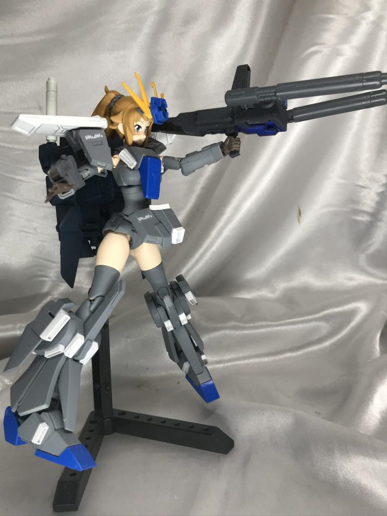 バックパックでお尻が見えないから横から。実はちょっと足が長いんですが、その分太いんであまり気になりません。頭飾りはディティールアップパーツのものを使っています。