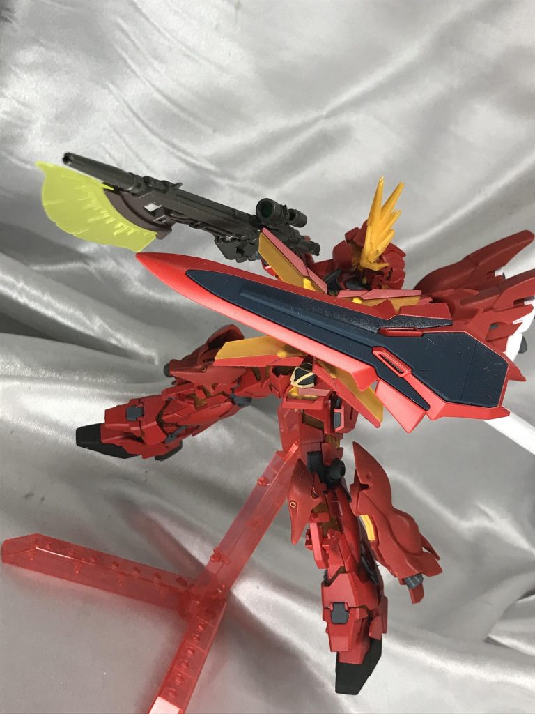 ホントはロケットバズーカやビームマグナムとの連結も考えたんですが、前述のとおり堅実な武器にしたかったんで遊びませんでした。