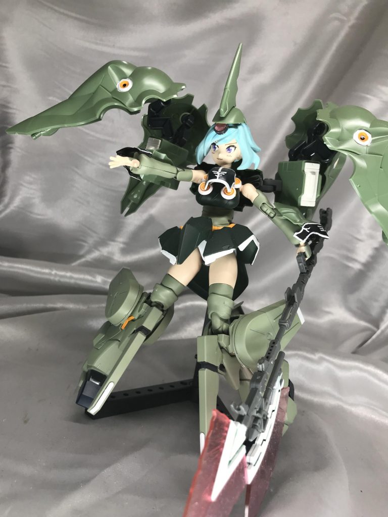 クシャトリヤ自体はHGのを使うとあまりに大きいため、SDのものを使用しました。腰パーツが一体で、スカートのように装備させられるのでMSガール感を際立たせてくれます