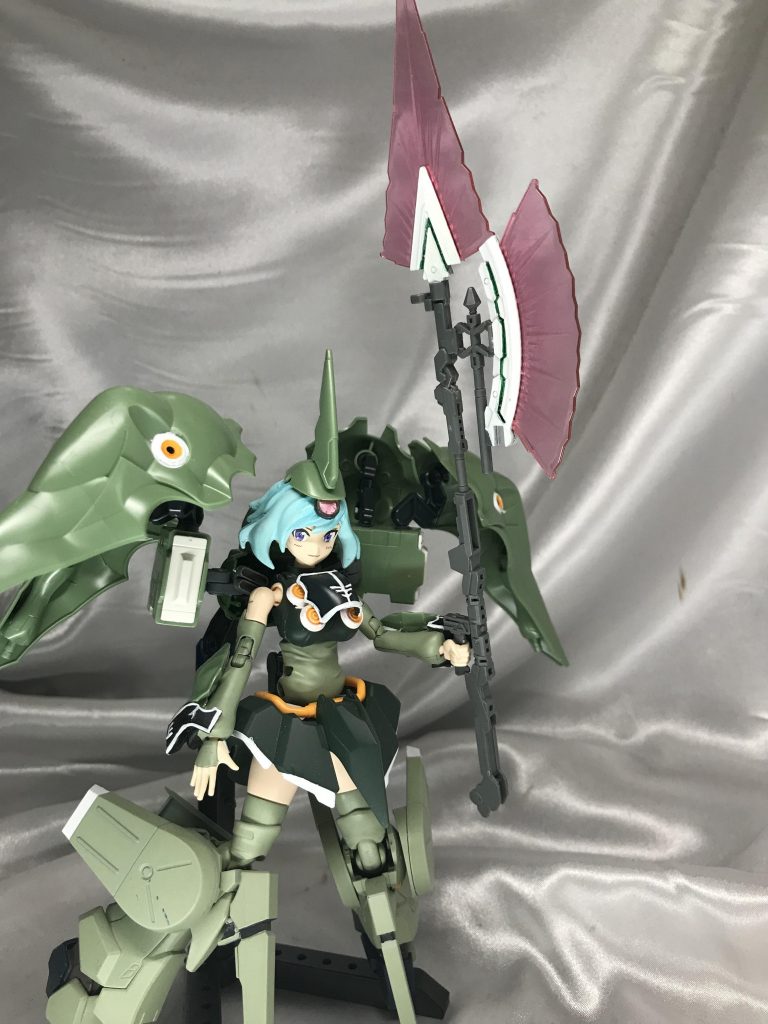 武器はリペアードの装備を参考にビームハルバードを持たせています。今のところSDのクシャトリヤが一つしかないのでこうなってますが、のちのちもう一体手に入ったらリペアードナミさんを作るので装備が変わる予定です。