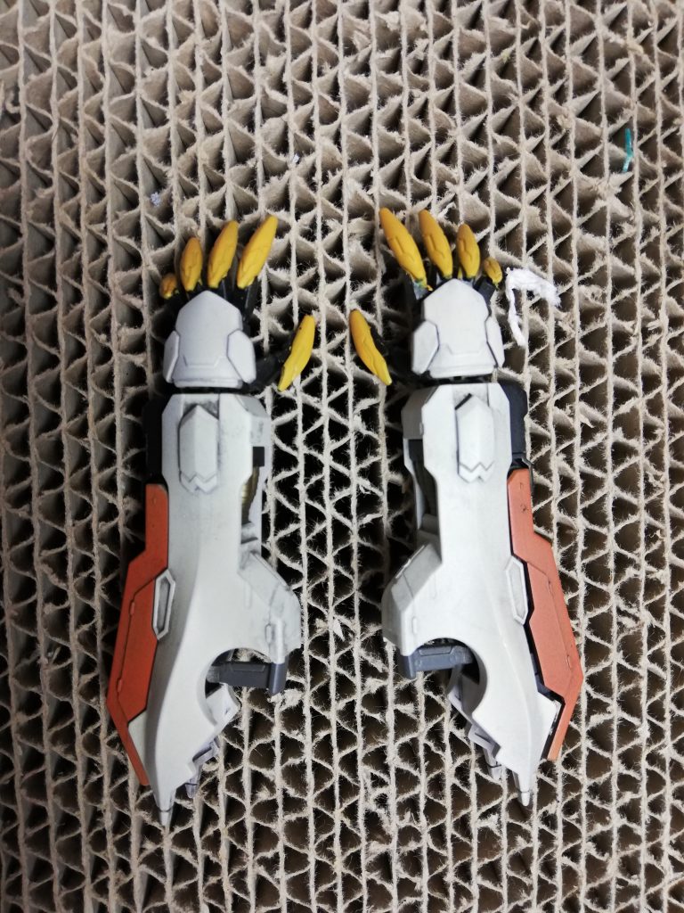 バルバトスの腕を持ち武器とすることで、腕を囮とした戦闘格闘が可能となった。