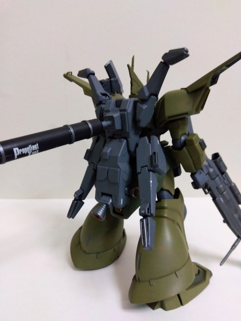 背面図。バックパックにはビルダーズパーツのMSタンク01を追加しました。